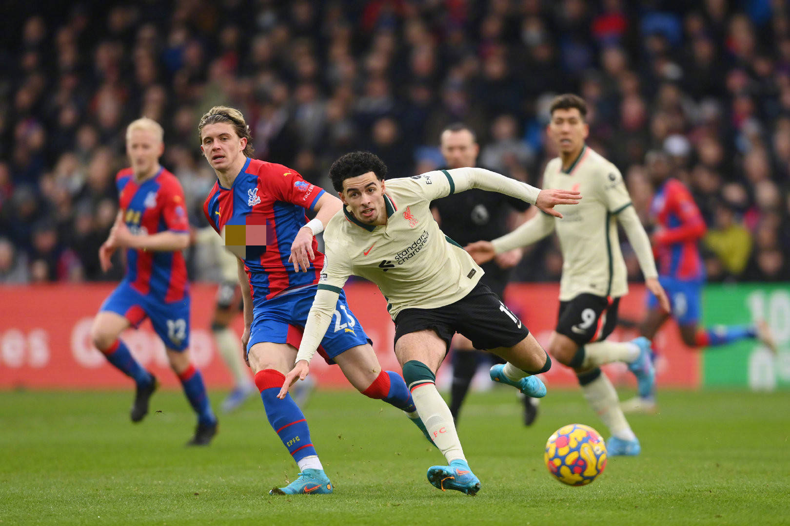 荣膺关键角 荣膺关键角